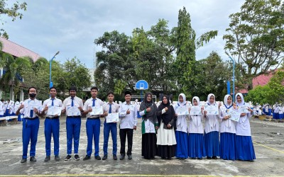 Ceremony Penyerahan sertifikat Kepada Siswa Siswi Man 1 Aceh Barat Pemenang OMI TK. kabupaten Tahun 2025
